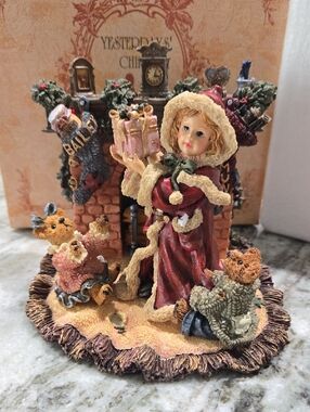 Boyds Bears Yesterday's Child Dollstone  "Sandra Claus...Christmas Morning".